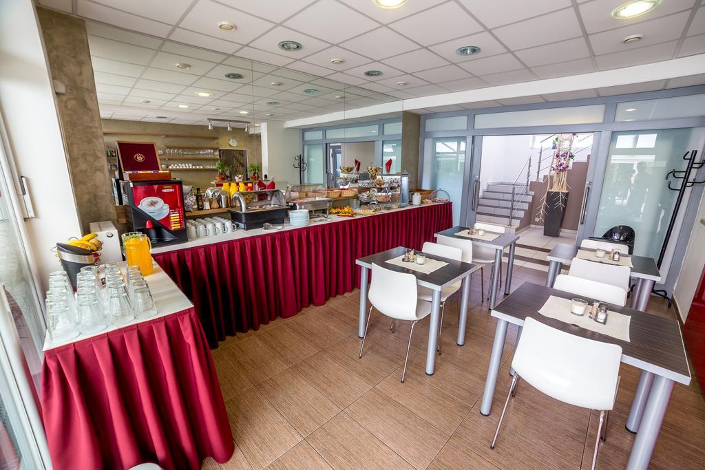 Hotel Lion Modřice Zewnętrze zdjęcie